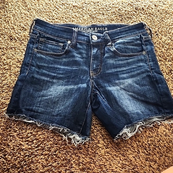 American Eagle Size 6 MIDI shorts - Picture 1 of 4